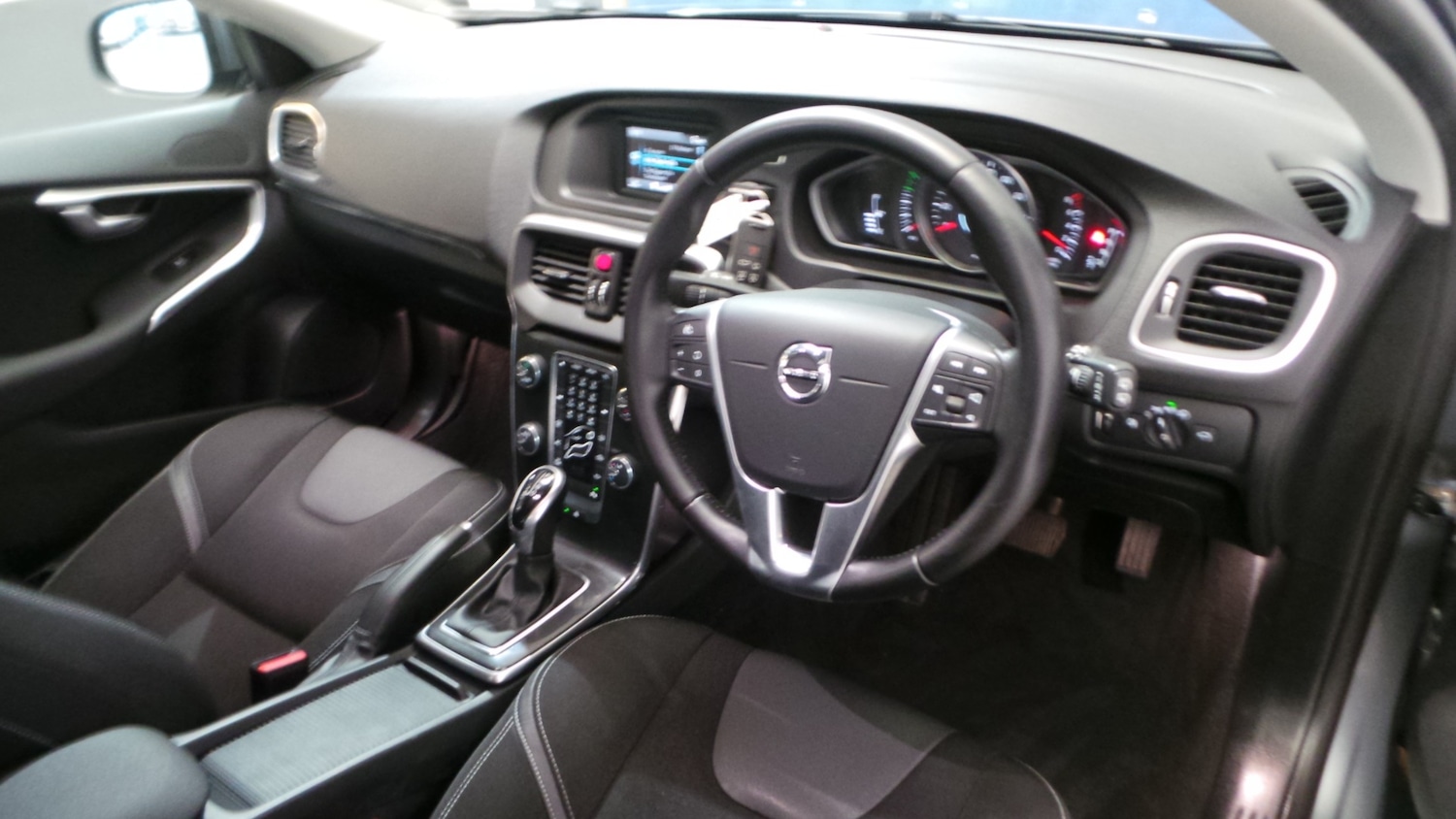 Used Volvo V40 2017 for sale - 76412435: Photo 22