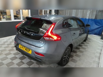 Used Volvo V40 2017 for sale - 76412435: Photo