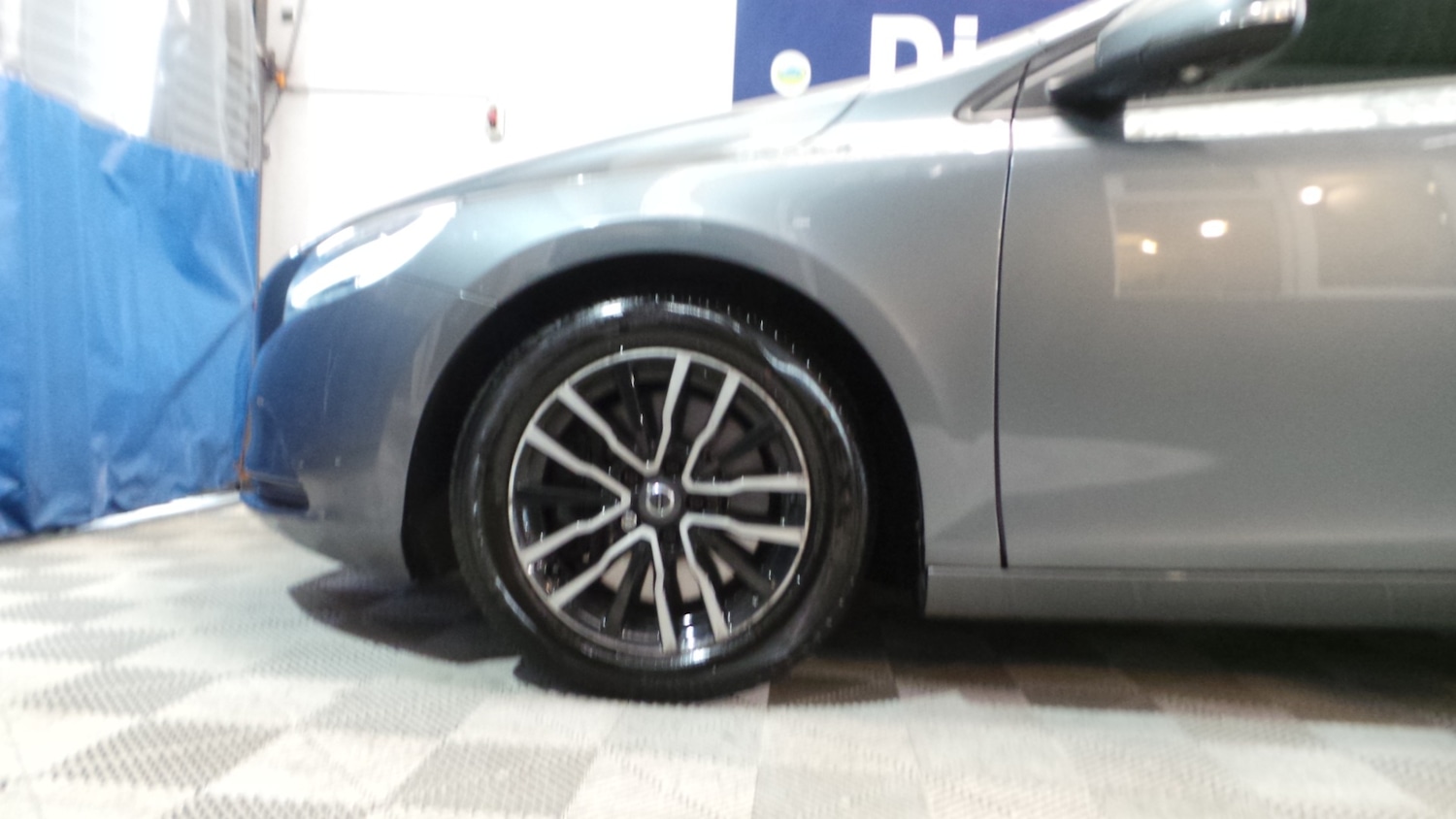 Used Volvo V40 2017 for sale - 76412435: Photo 5