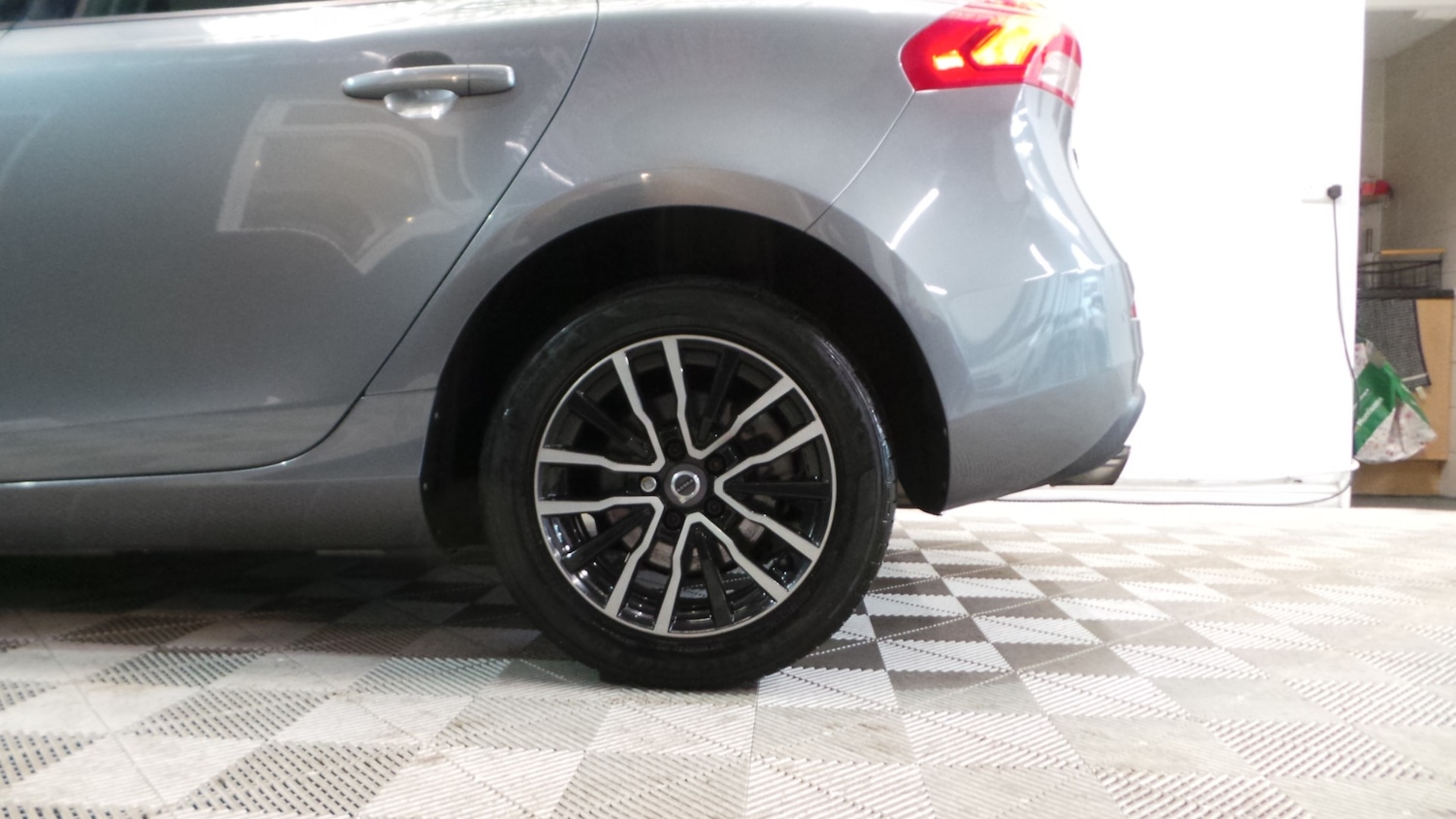 Used Volvo V40 2017 for sale - 76412435: Photo 6