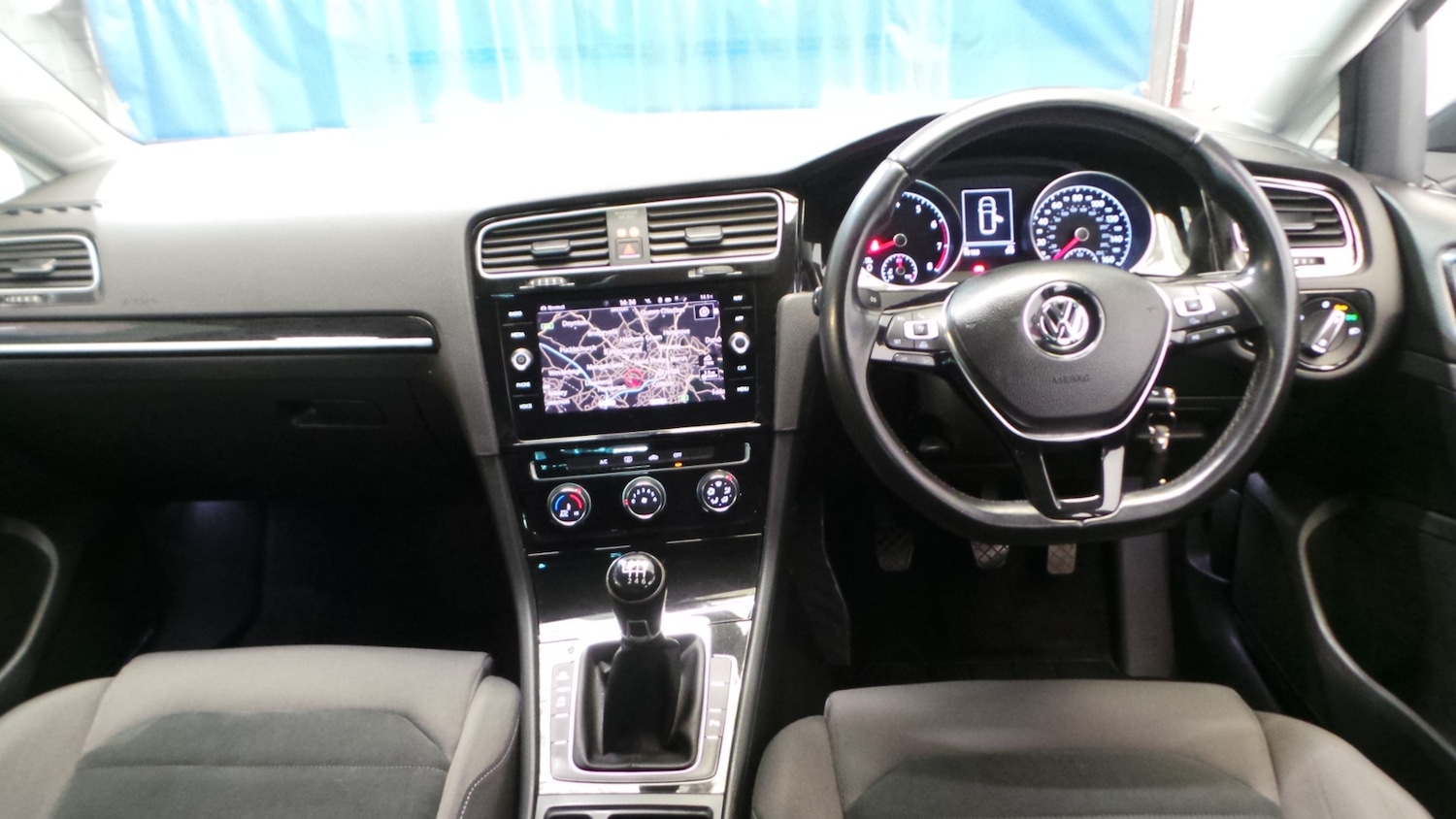 Used Volkswagen Golf 2017 for sale - 76142405: Photo 3
