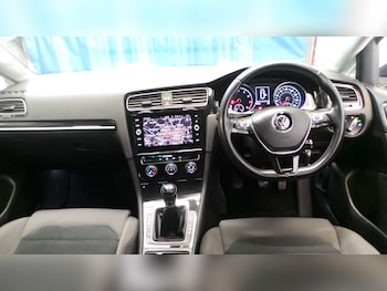 Used Volkswagen Golf 2017 for sale - 76142405: Photo 3