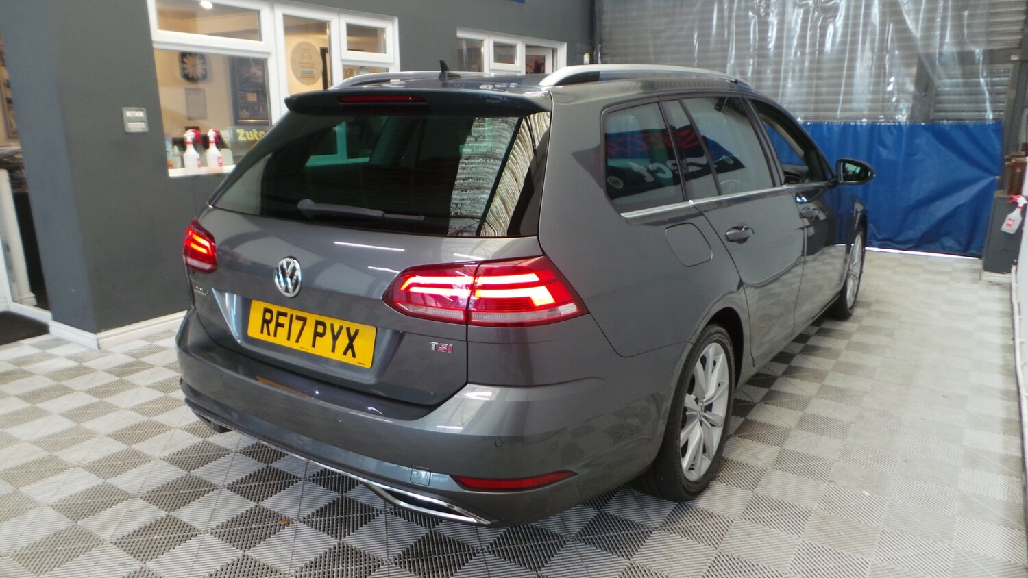 Used Volkswagen Golf 2017 for sale - 76142405: Photo 4