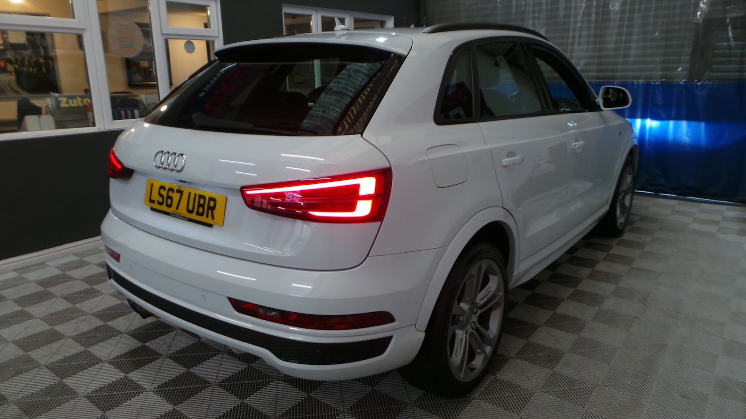 Used Audi Q3 2017 for sale - 76206249: Photo 4