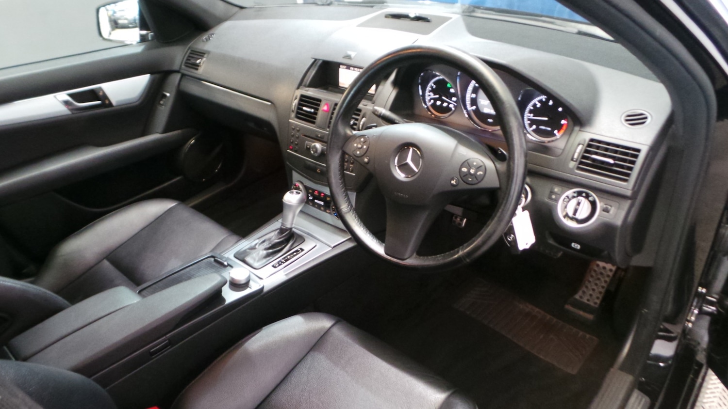 Used Mercedes-Benz C Class 2011 for sale - 76710436: Photo 3