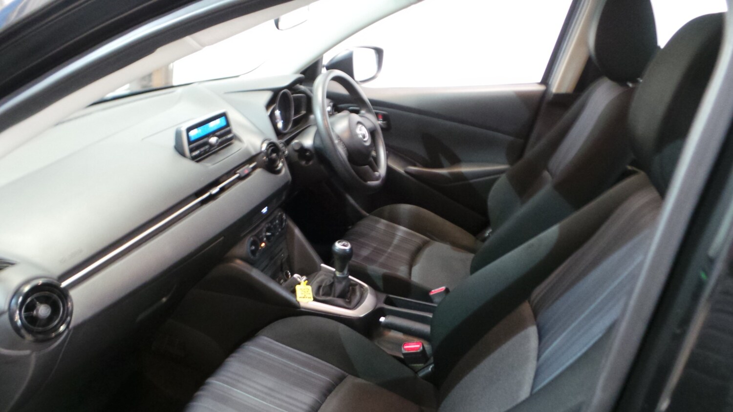 Used Mazda Mazda2 2015 for sale - 77888501: Photo 17