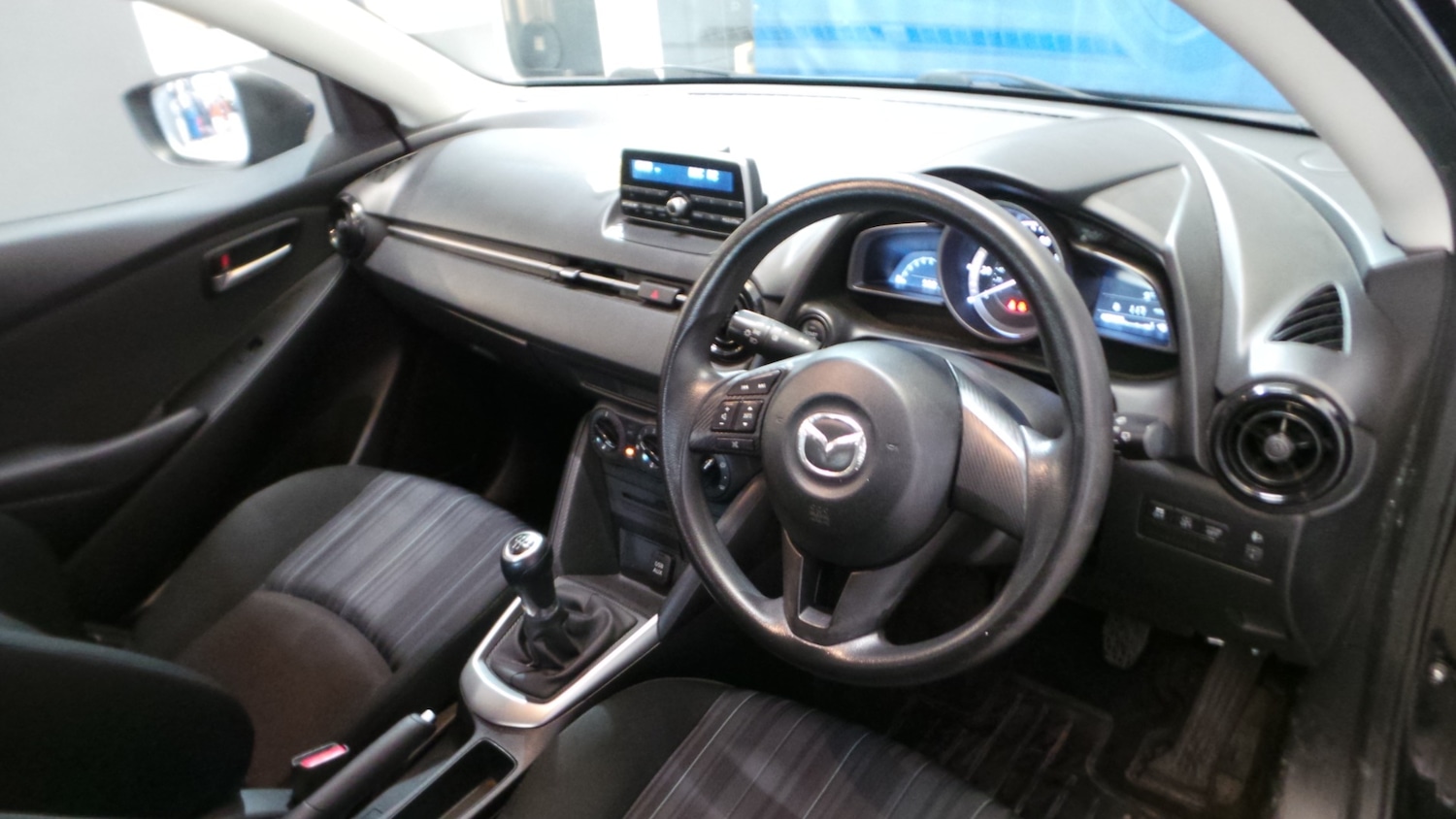 Used Mazda Mazda2 2015 for sale - 77888501: Photo 4