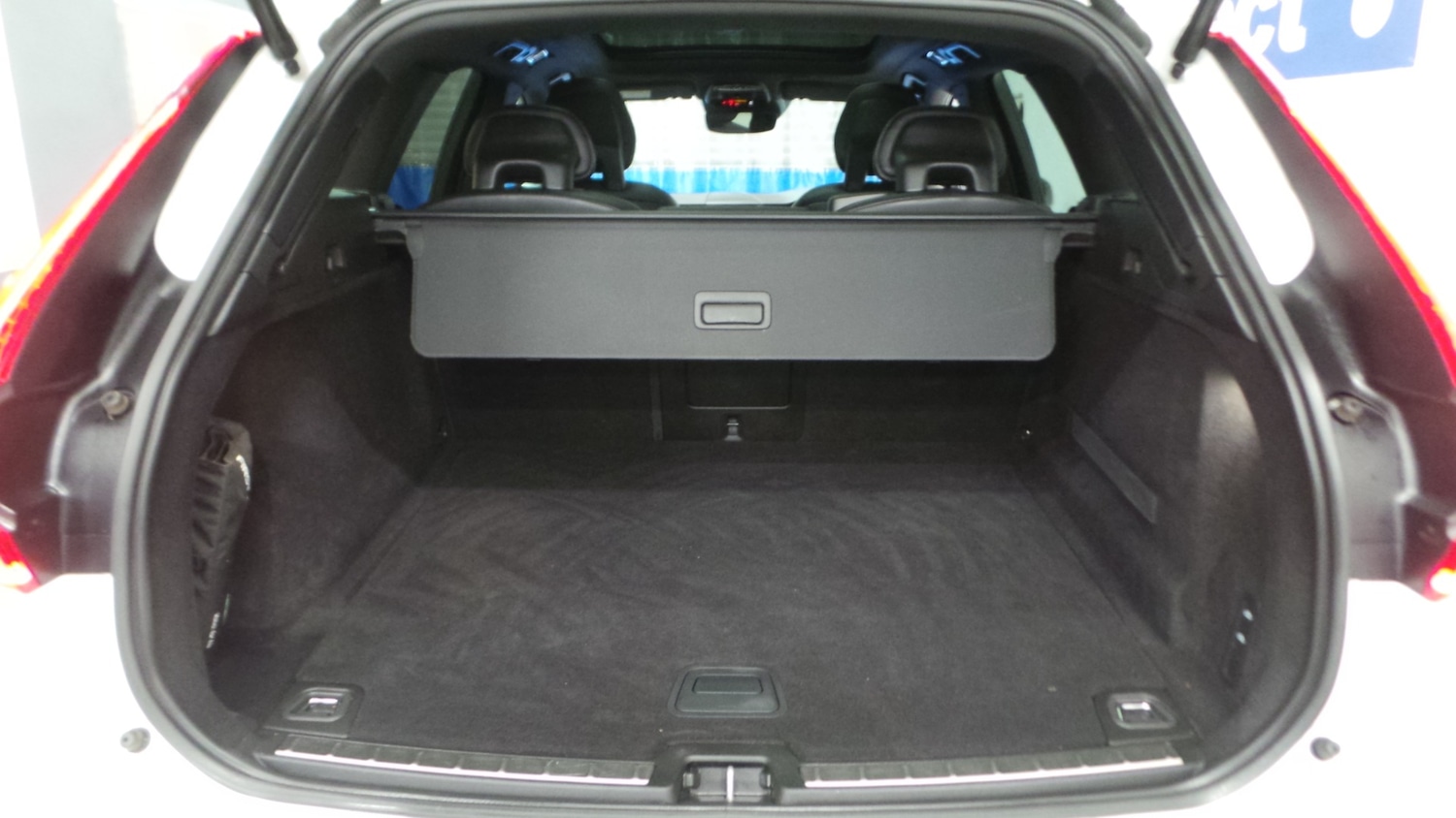 Used Volvo XC60 2017 for sale - 77261694: Photo 11