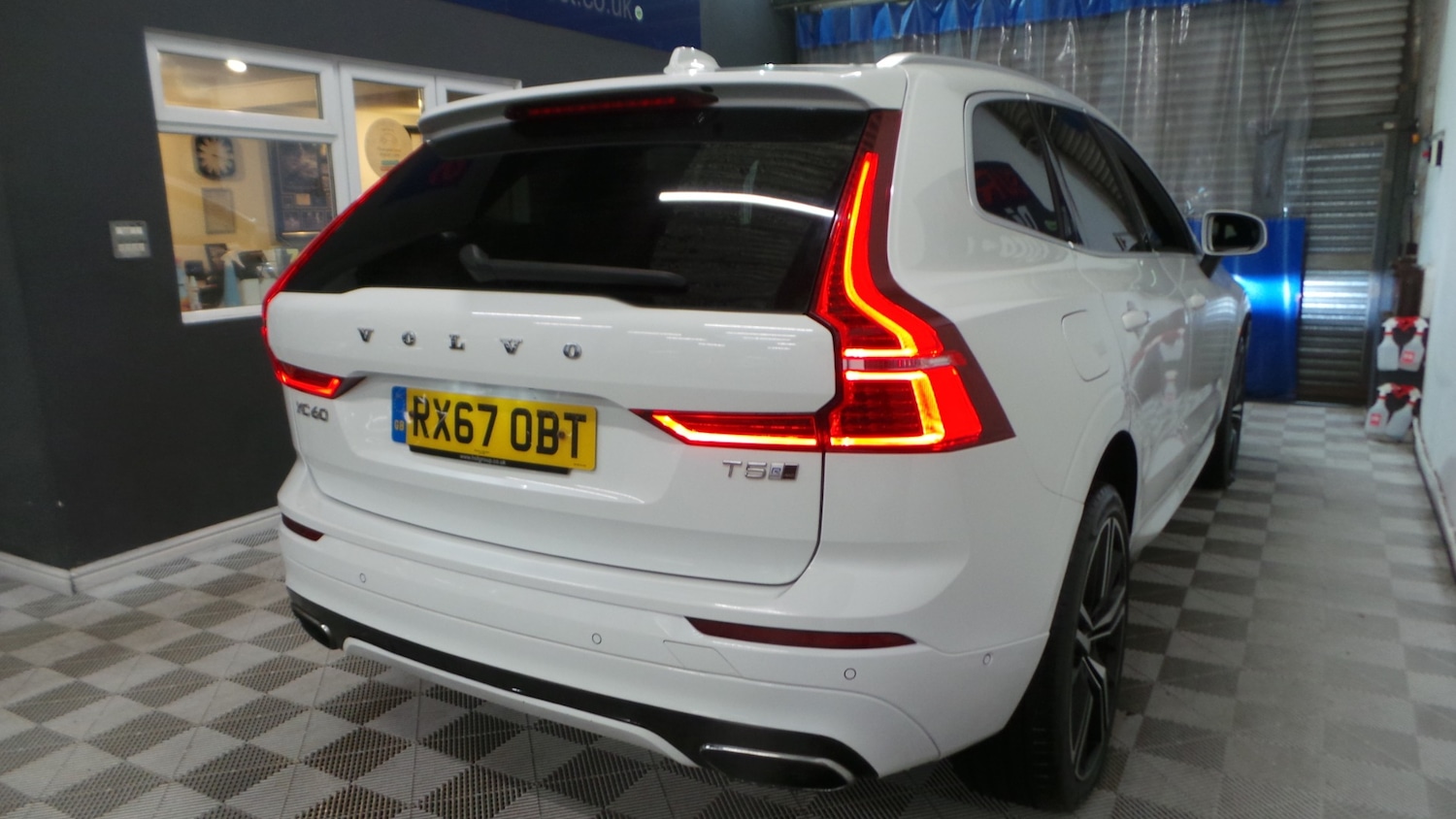 Used Volvo XC60 2017 for sale - 77261694: Photo 3