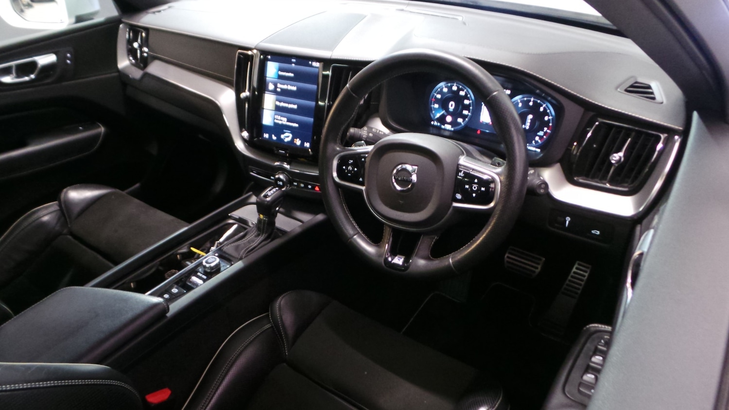 Used Volvo XC60 2017 for sale - 77261694: Photo 4