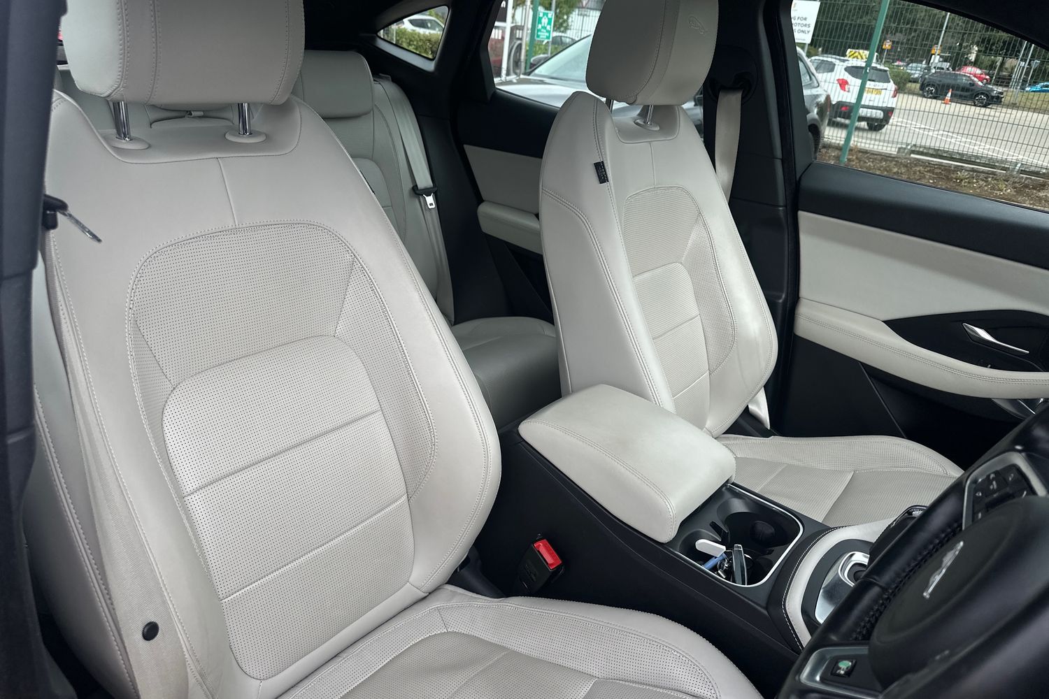 Used Jaguar E-Pace 2018 for sale - 76401576: Photo 15