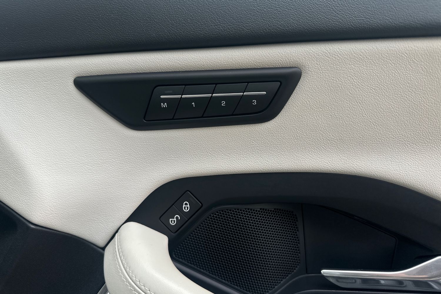 Used Jaguar E-Pace 2018 for sale - 76401576: Photo 23