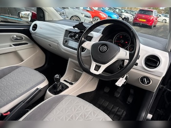 Used Volkswagen up! 2016 for sale - 77577579: Photo