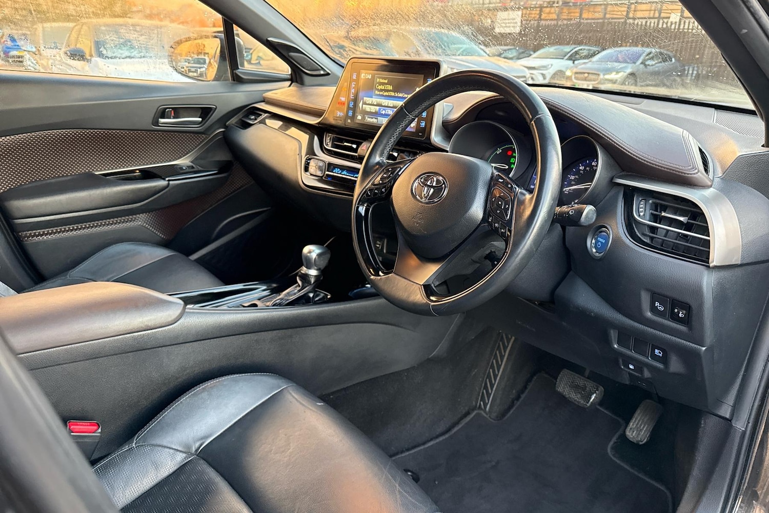 Used Toyota C-HR 2018 for sale - 76637161: Photo 2