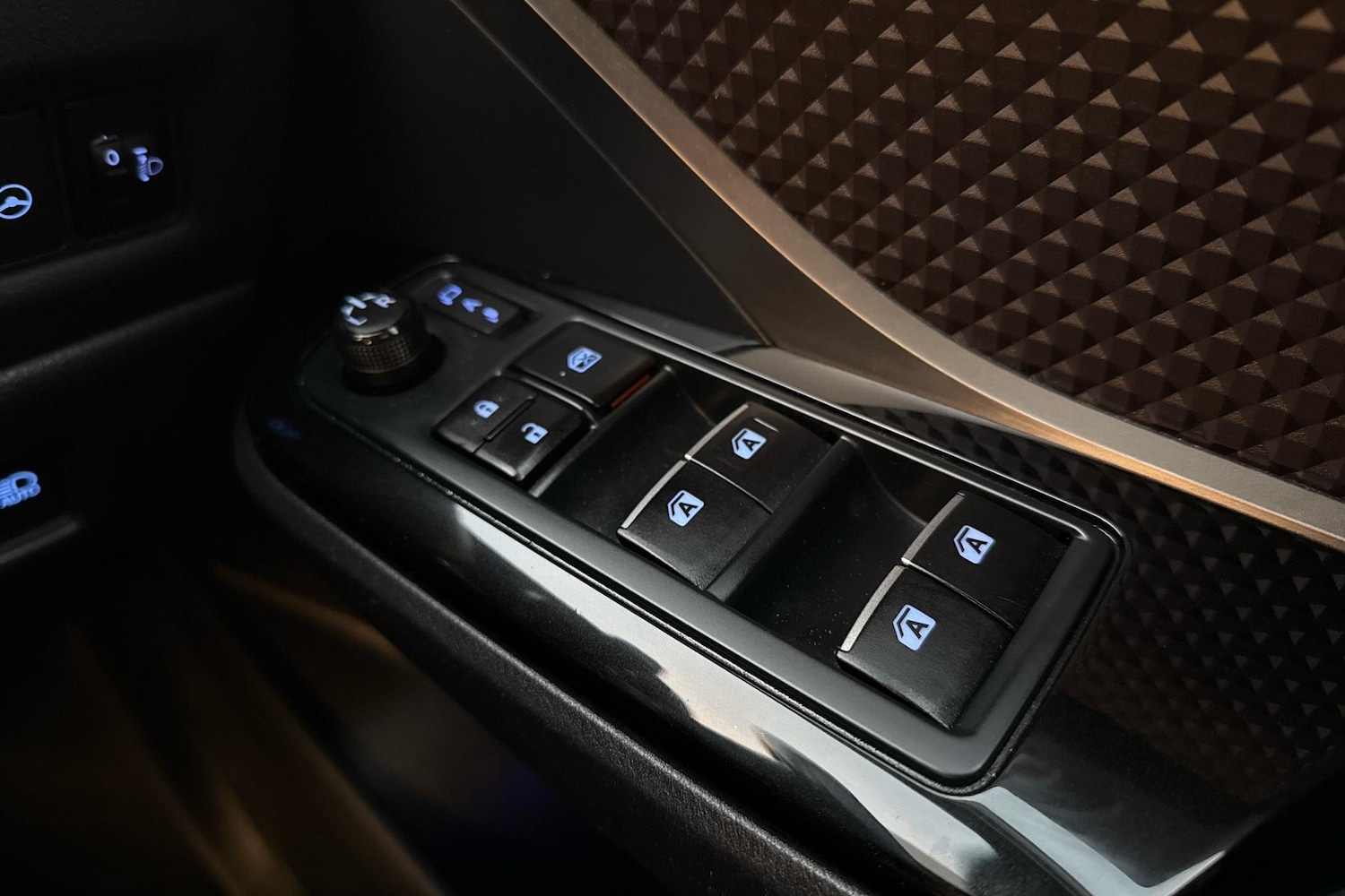 Used Toyota C-HR 2018 for sale - 76637161: Photo 20