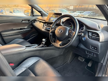 Used Toyota C-HR 2018 for sale - 76637161: Photo