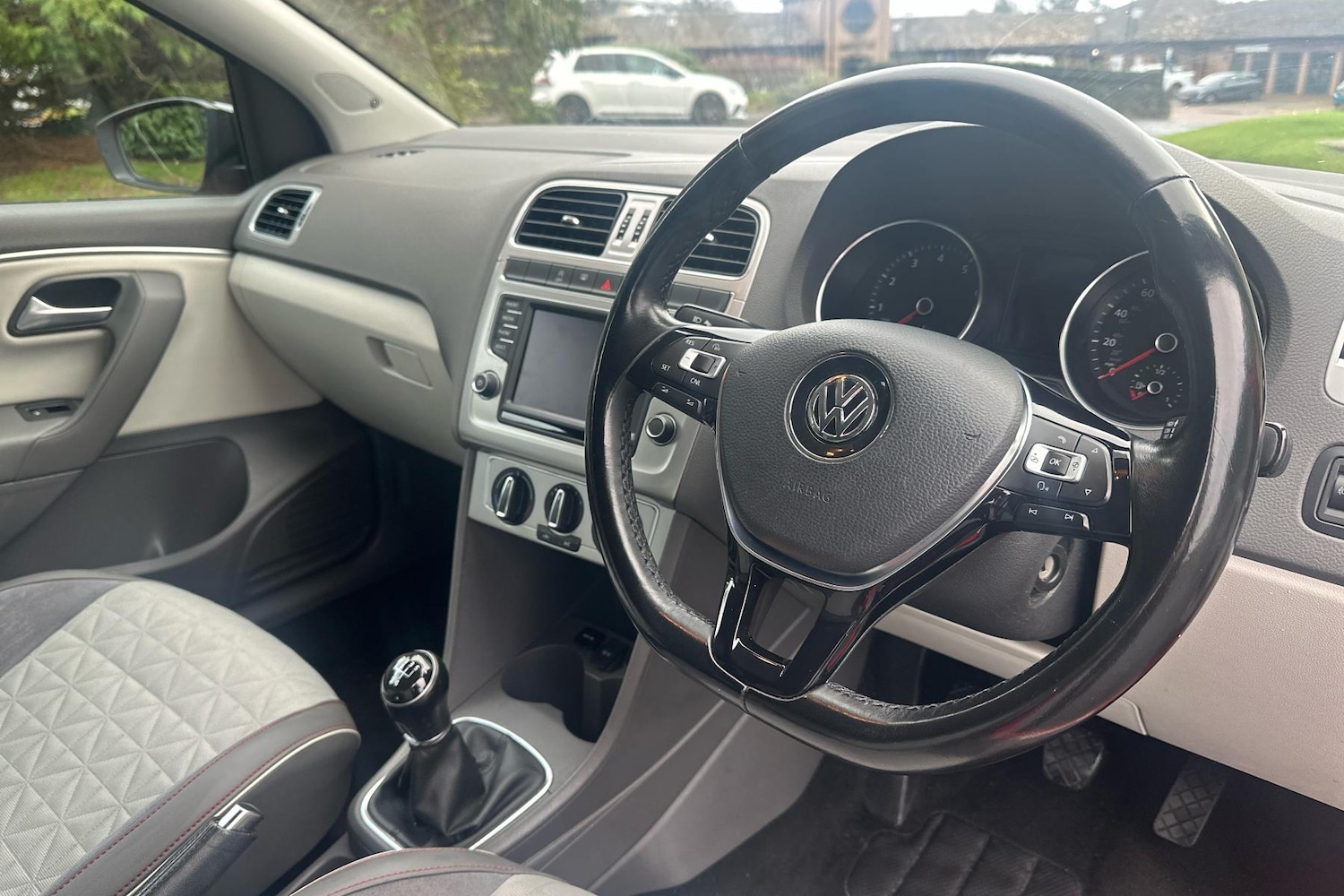 Used Volkswagen Polo 2017 for sale - 77123812: Photo 2