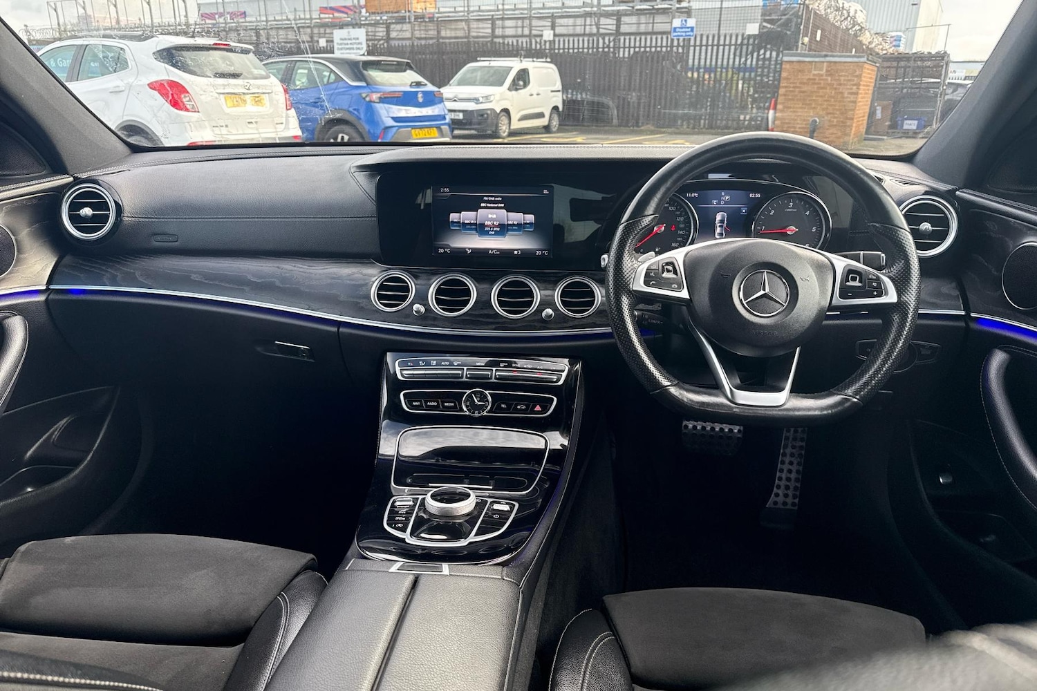 Used Mercedes-Benz E Class 2017 for sale - 77842730: Photo 4