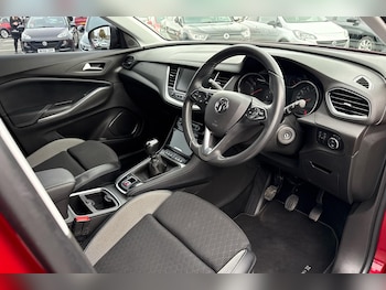Used Vauxhall Grandland X 2019 for sale - 76063137: Photo 2