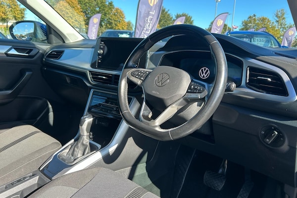 Used Volkswagen T-Roc 2023 for sale - 75944195: Photo 2