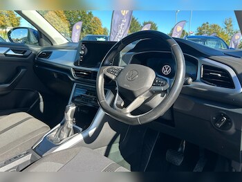 Used Volkswagen T-Roc 2023 for sale - 75944195: Photo 2