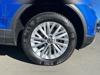 Used Volkswagen T-Roc 2023 for sale - 75944195: Photo 3