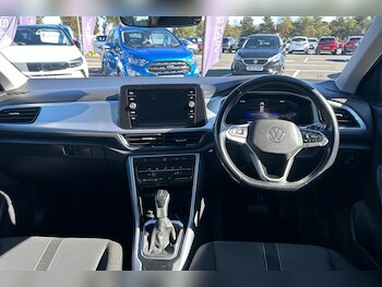 Used Volkswagen T-Roc 2023 for sale - 75944195: Photo 4