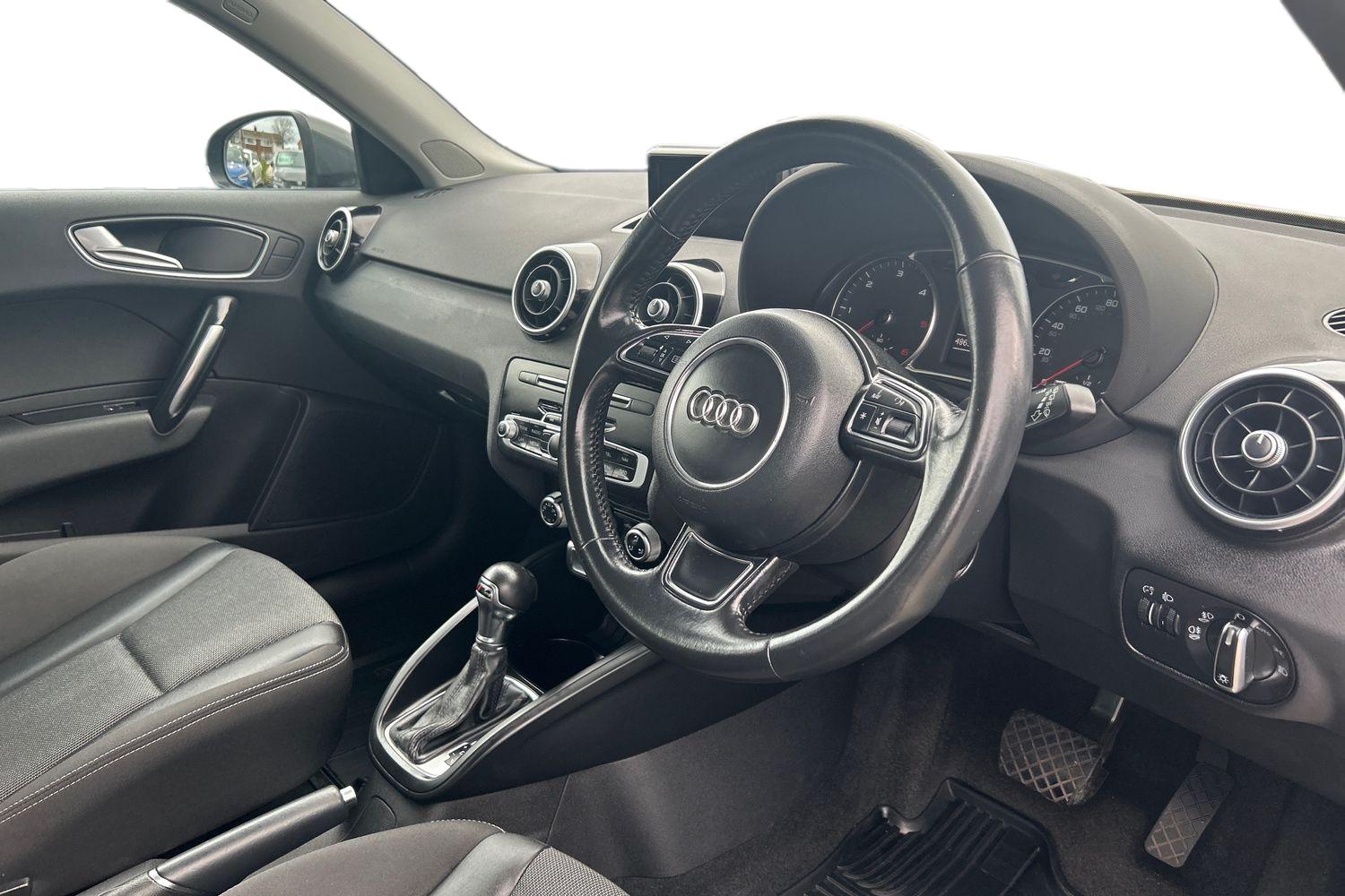 Used Audi A1 2015 for sale - 77787289: Photo 2