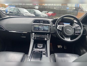 Used Jaguar F-Pace 2020 for sale - 76373543: Photo