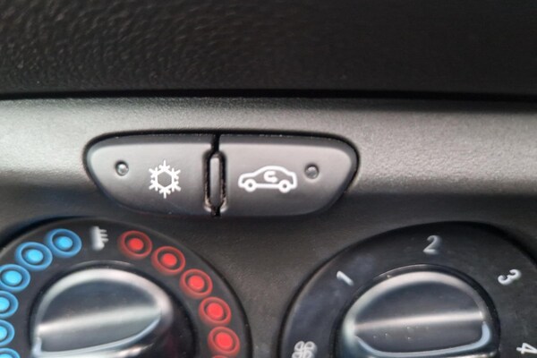 Used Vauxhall ADAM 2015 for sale - 76044862: Photo 16