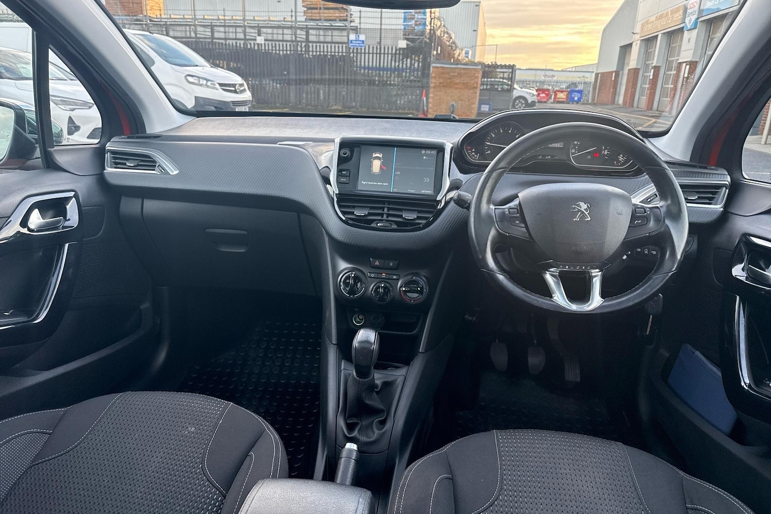 Used Peugeot 208 2018 for sale - 77257611: Photo 4