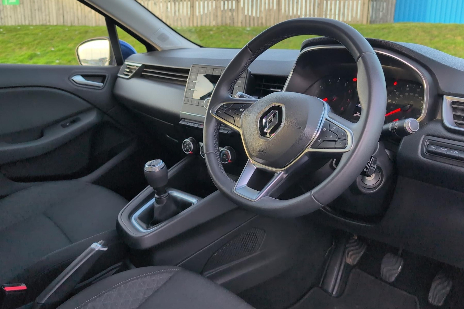 Used Renault Clio 2020 for sale - 77219960: Photo 2