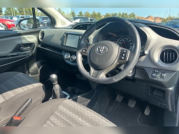 Used Toyota Yaris 2016 for sale - 75580878: Photo
