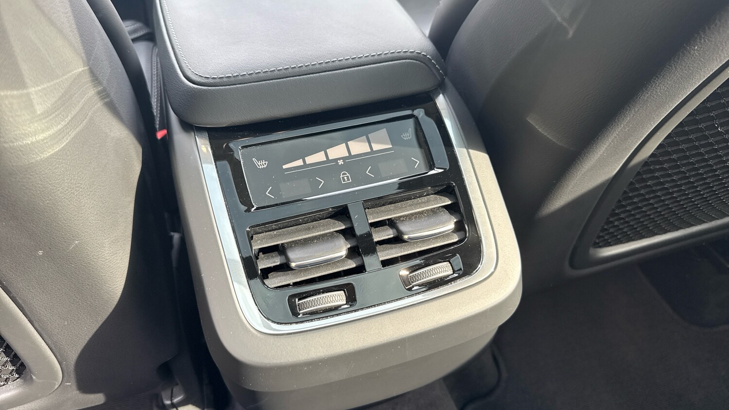 Used Volvo XC60 2022 for sale - 75922399: Photo 33