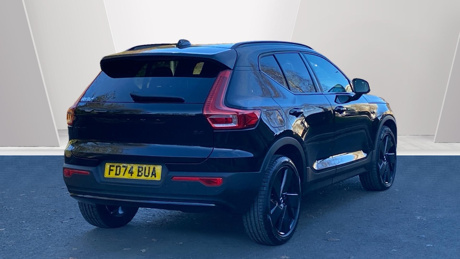 Used Volvo XC40 2024 for sale - 76653327: Photo 2
