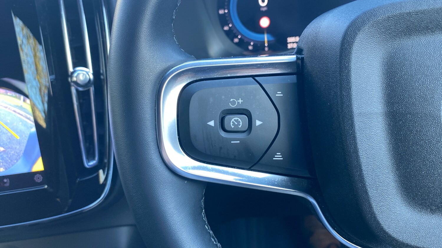 Used Volvo XC40 2024 for sale - 76653327: Photo 21