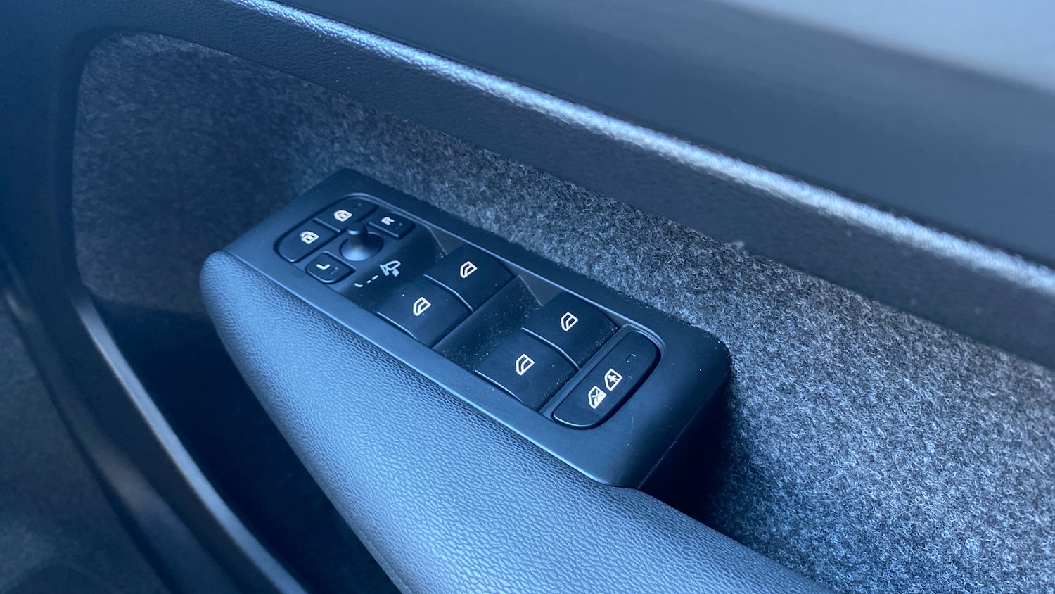 Used Volvo XC40 2024 for sale - 76653327: Photo 24