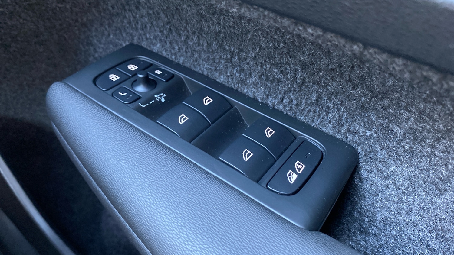 Used Volvo XC40 2025 for sale - 76979669: Photo 24