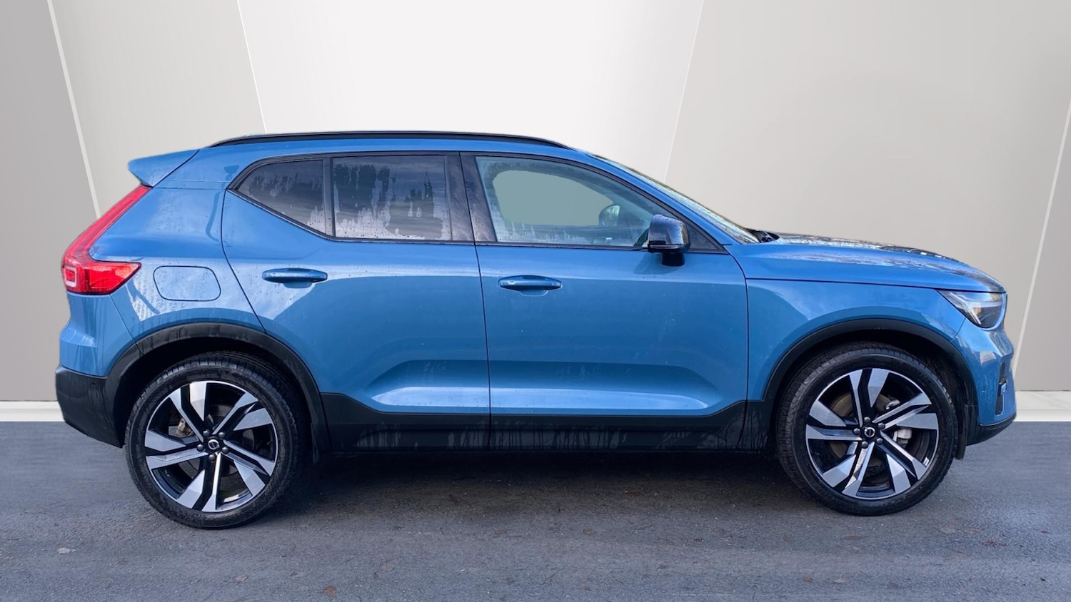 Used Volvo XC40 2025 for sale - 76979669: Photo 3