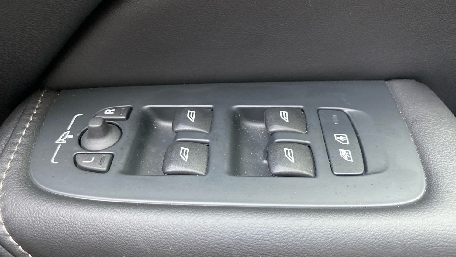 Used Volvo XC60 2025 for sale - 76653190: Photo 28