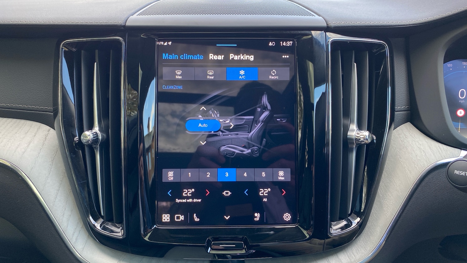 Used Volvo XC60 2025 for sale - 76653190: Photo 42