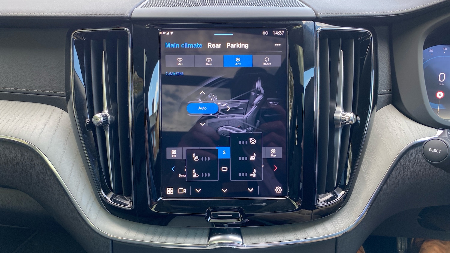 Used Volvo XC60 2025 for sale - 76653190: Photo 43