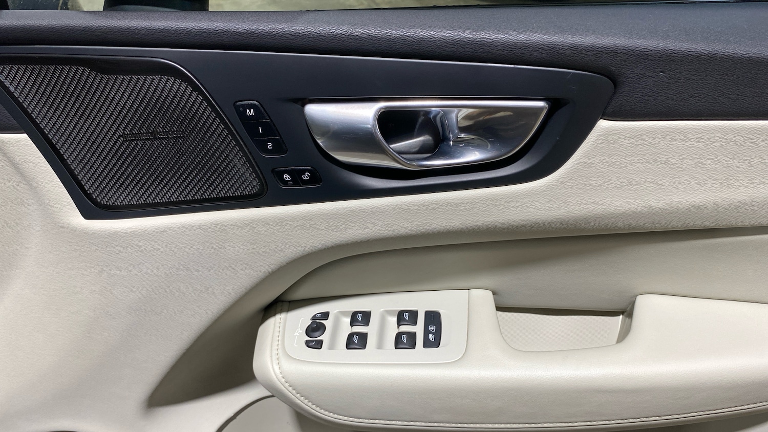 Used Volvo XC60 2023 for sale - 76653197: Photo 15