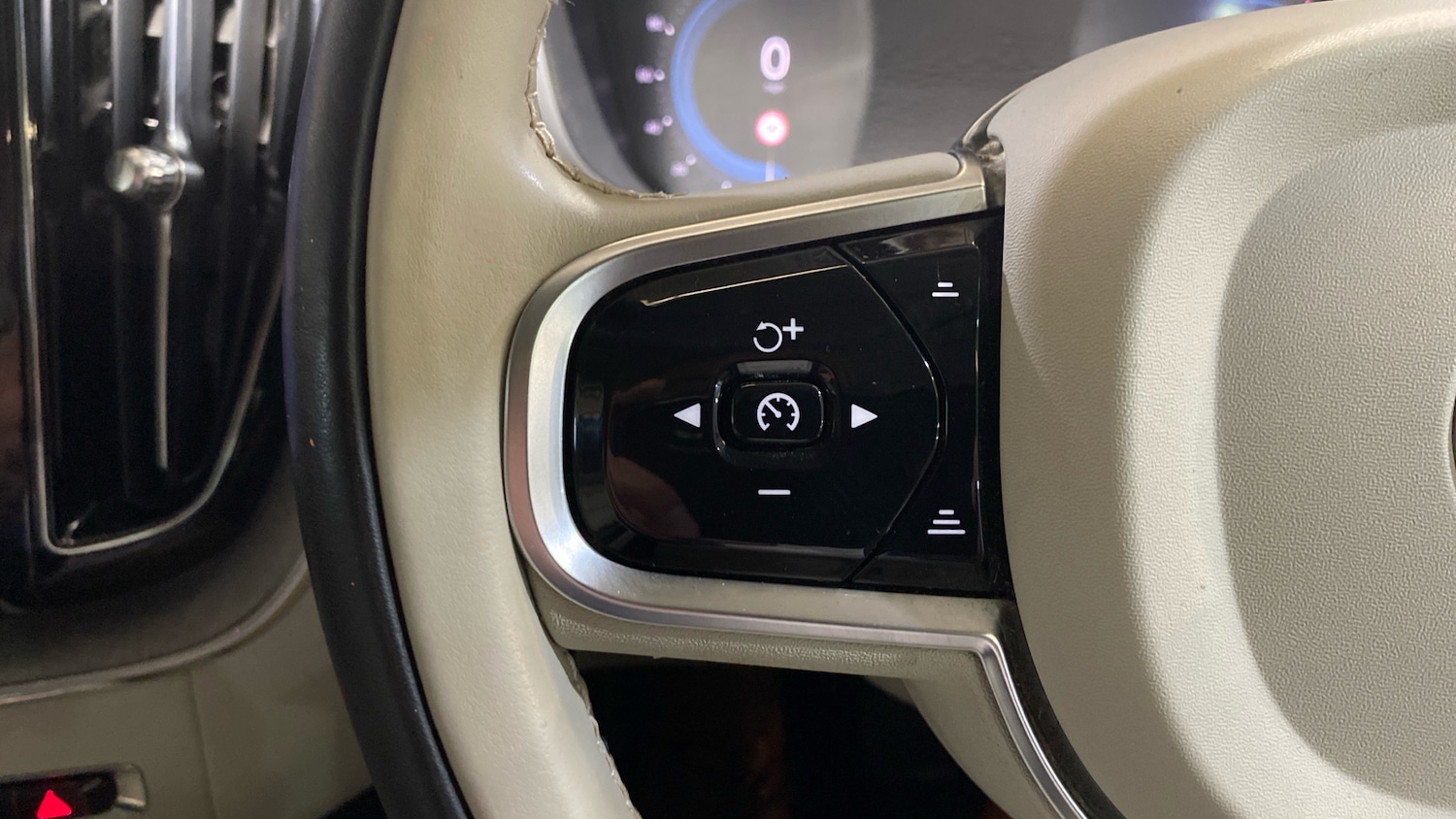 Used Volvo XC60 2023 for sale - 76653197: Photo 18