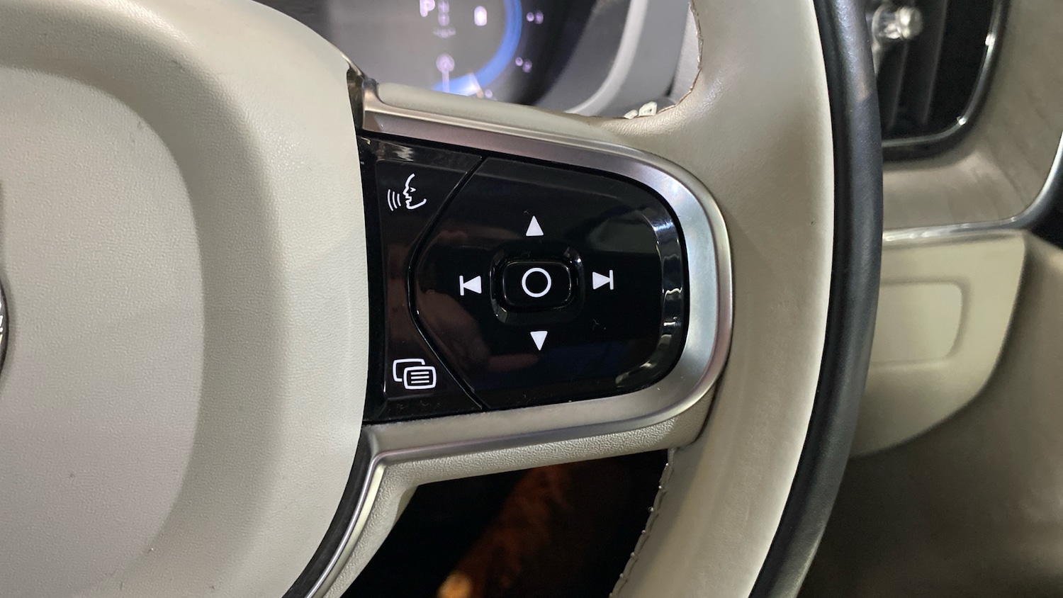 Used Volvo XC60 2023 for sale - 76653197: Photo 19