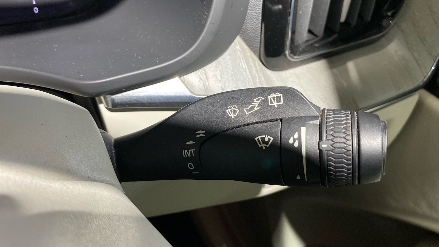 Used Volvo XC60 2023 for sale - 76653197: Photo 25