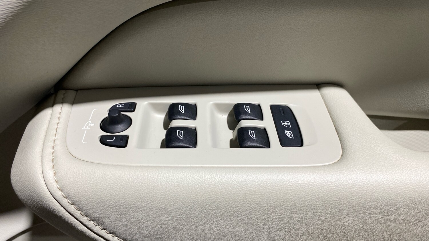 Used Volvo XC60 2023 for sale - 76653197: Photo 28