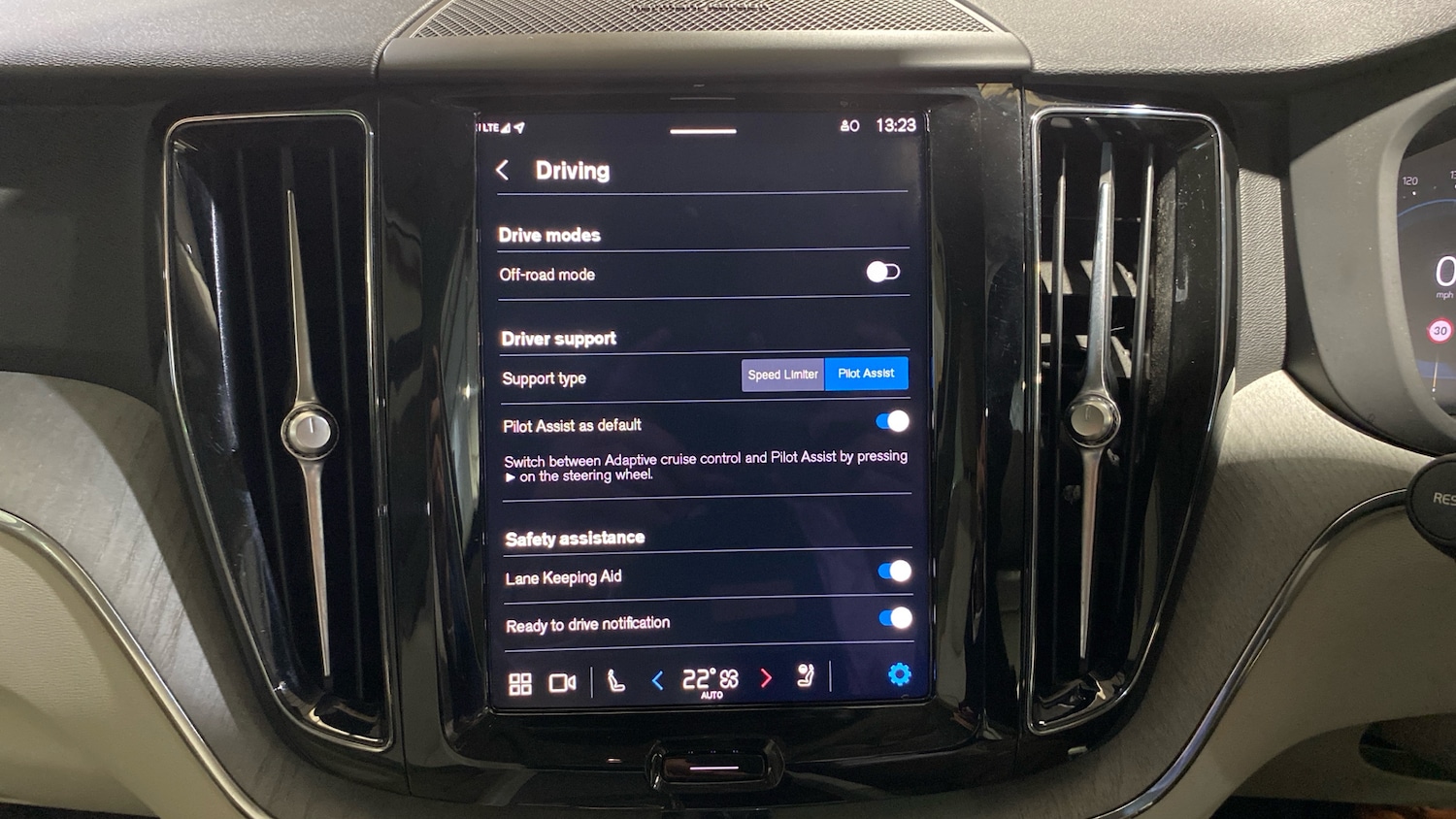 Used Volvo XC60 2023 for sale - 76653197: Photo 35