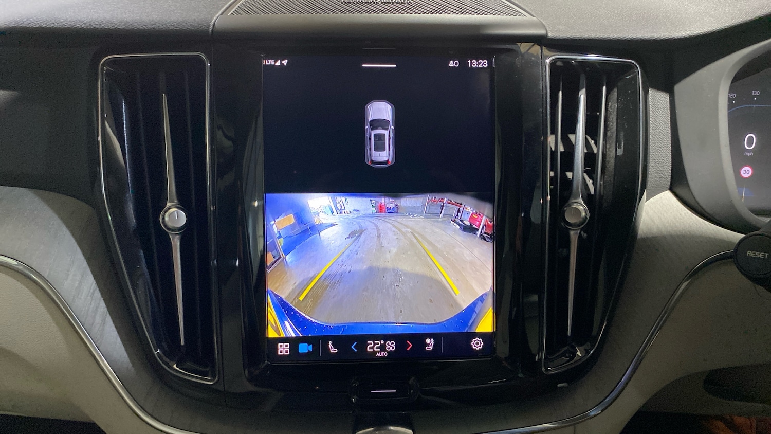 Used Volvo XC60 2023 for sale - 76653197: Photo 36