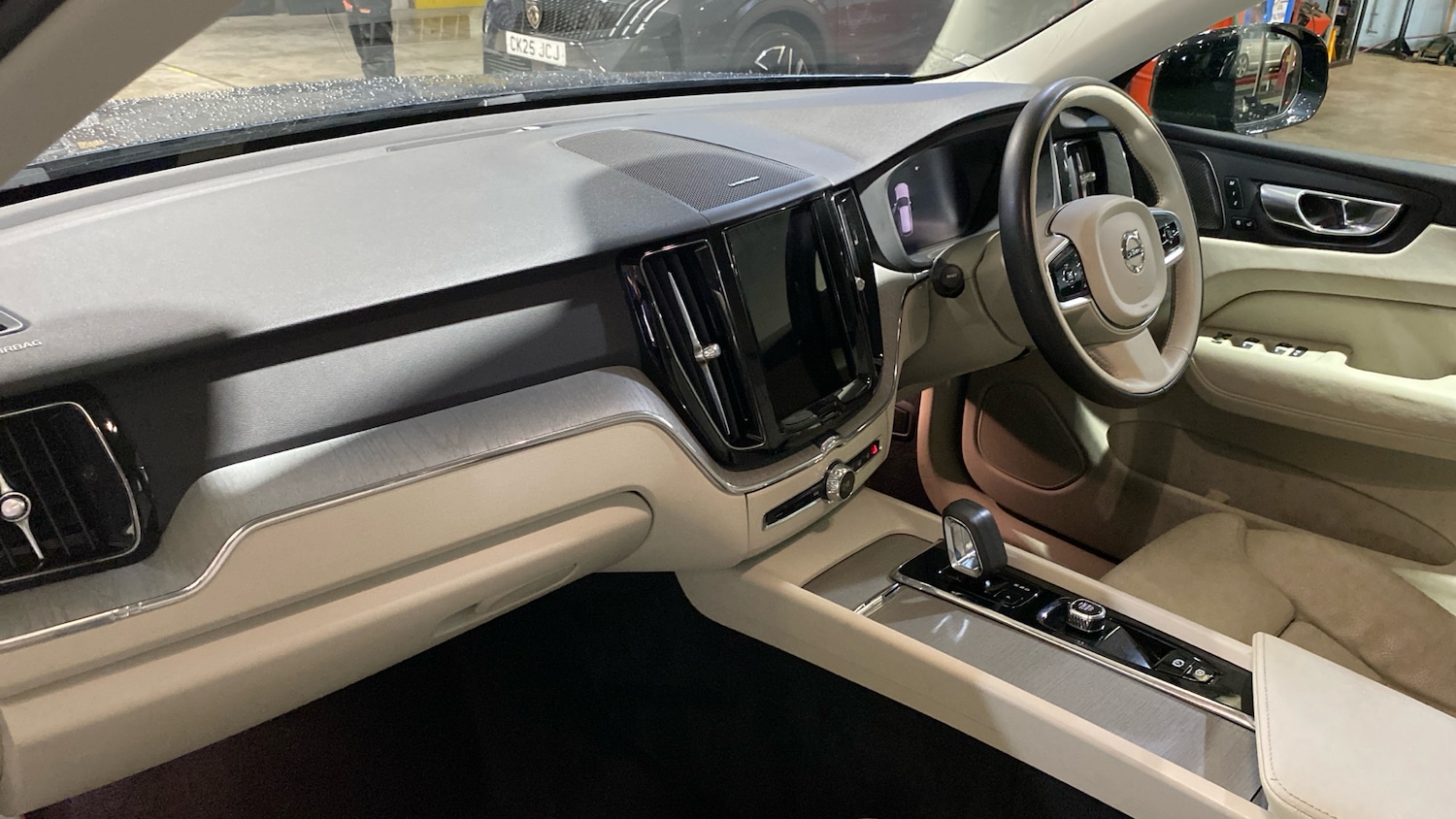 Used Volvo XC60 2023 for sale - 76653197: Photo 4